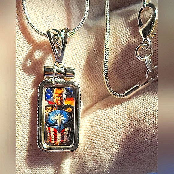 ✨️ .999 TRUMP Silver Colorizied TRUMP Pendant Super hero W/.925 Silver Necklace